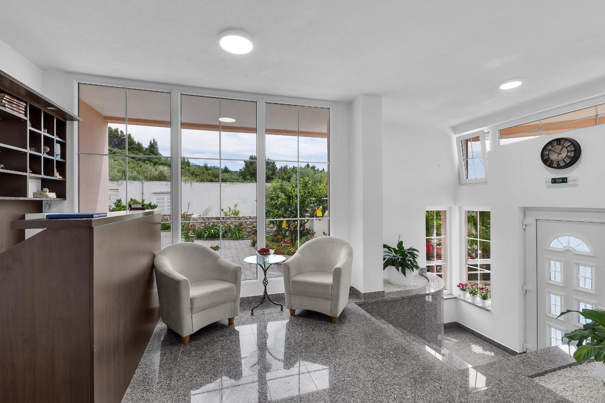 Apartments Villa Katarina Tucepi Bagian luar foto