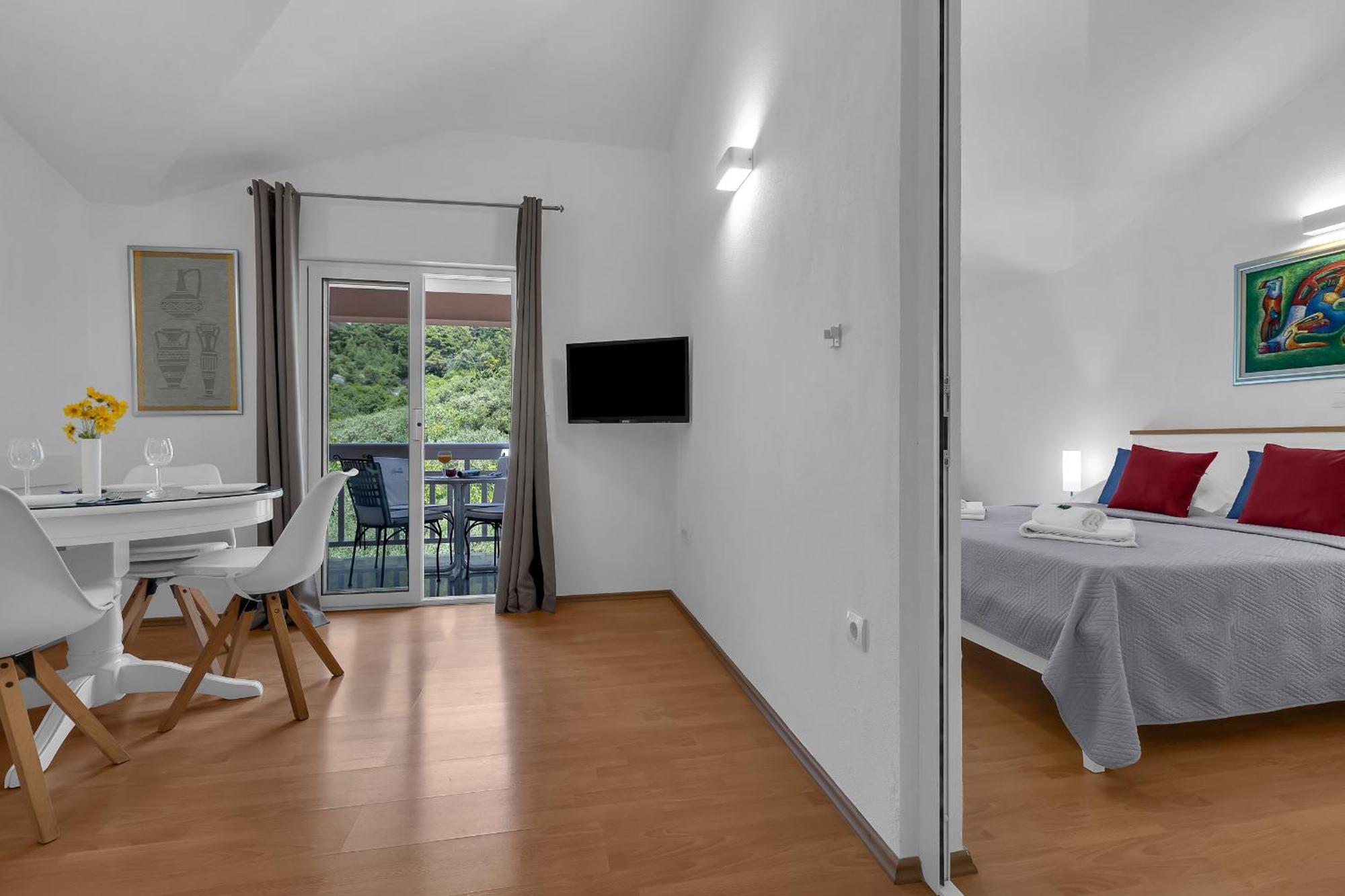 Apartments Villa Katarina Tucepi Bagian luar foto