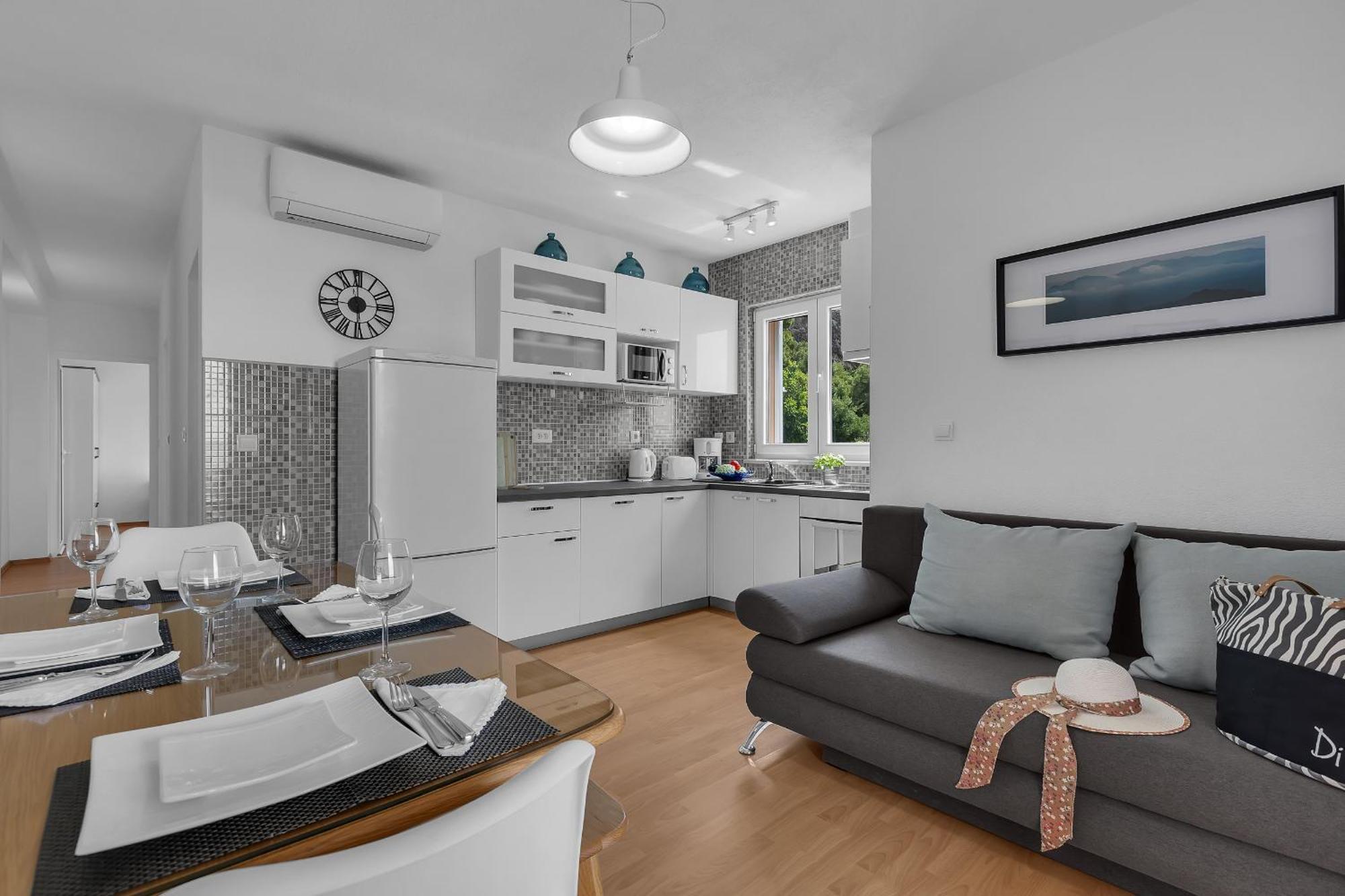 Apartments Villa Katarina Tucepi Bagian luar foto