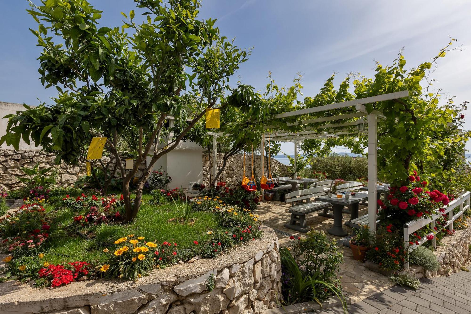Apartments Villa Katarina Tucepi Bagian luar foto