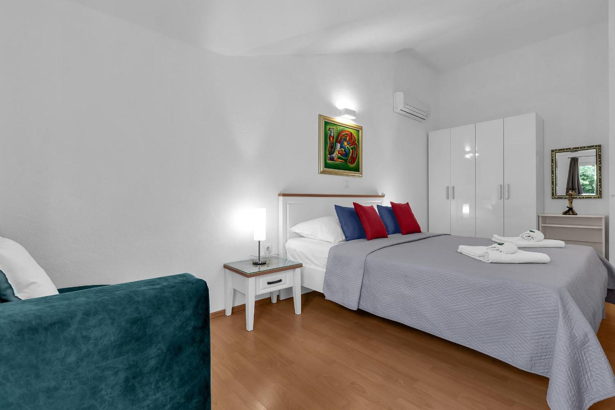Apartments Villa Katarina Tucepi Bagian luar foto
