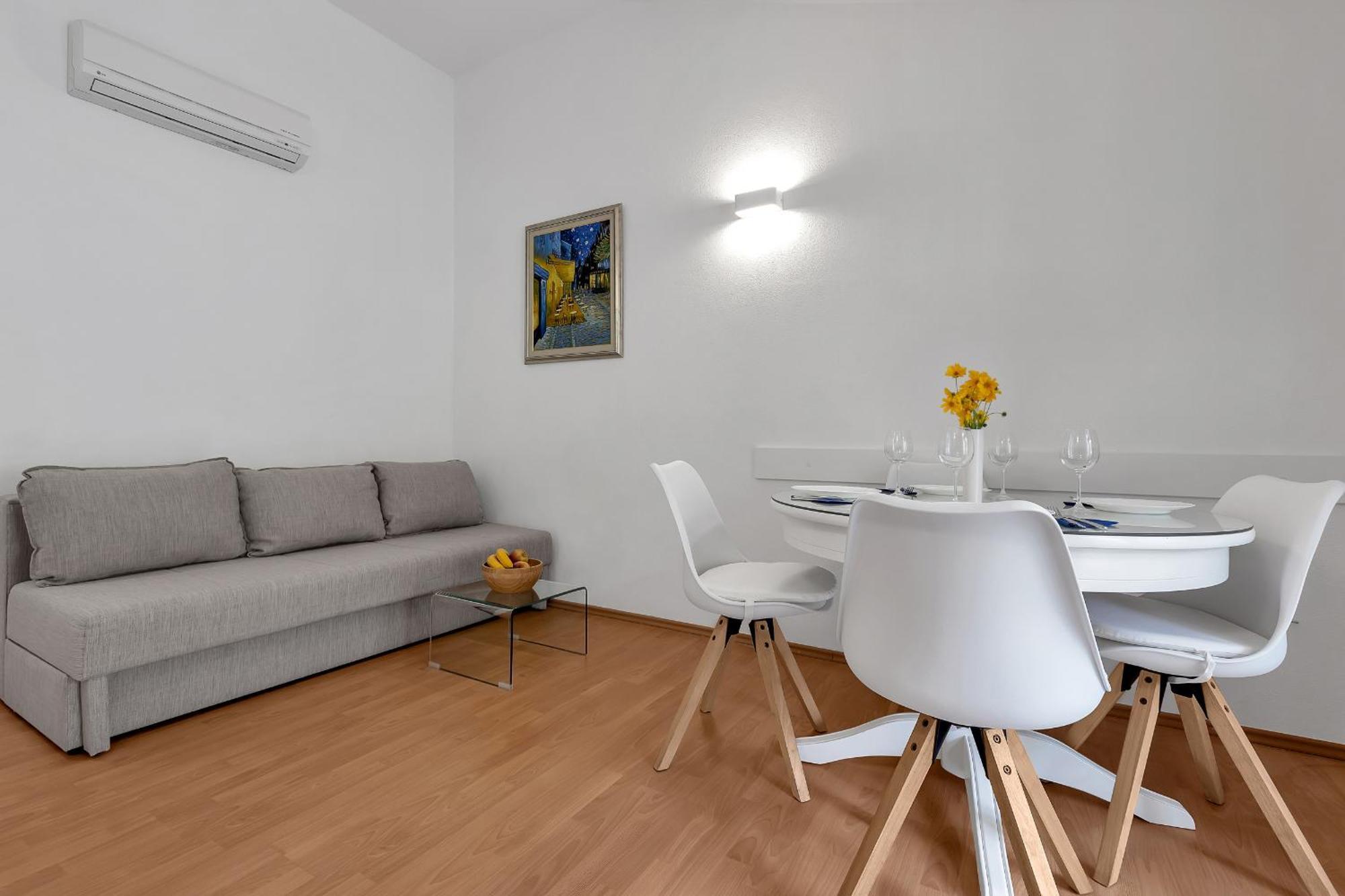 Apartments Villa Katarina Tucepi Bagian luar foto