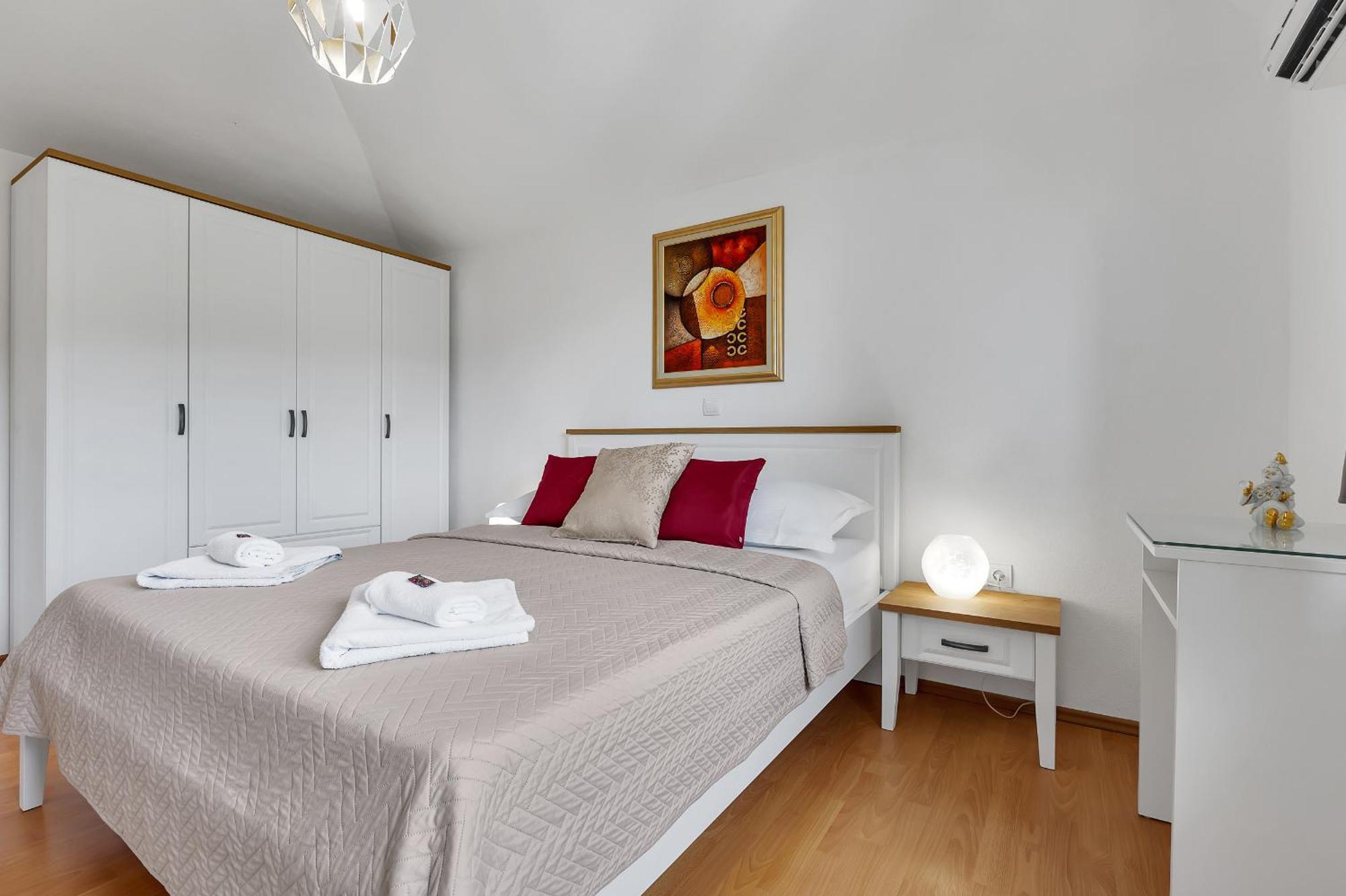 Apartments Villa Katarina Tucepi Bagian luar foto