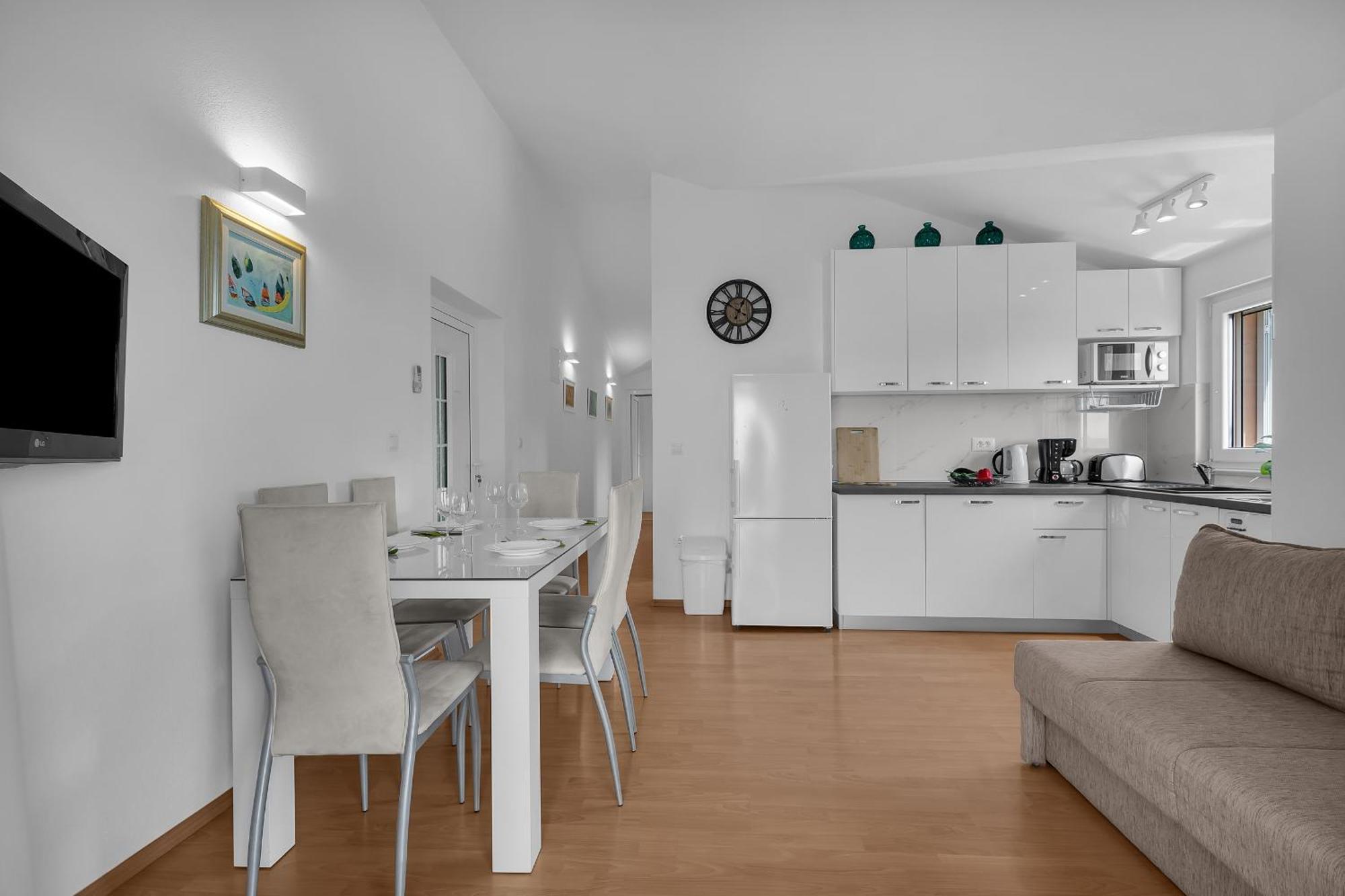 Apartments Villa Katarina Tucepi Bagian luar foto