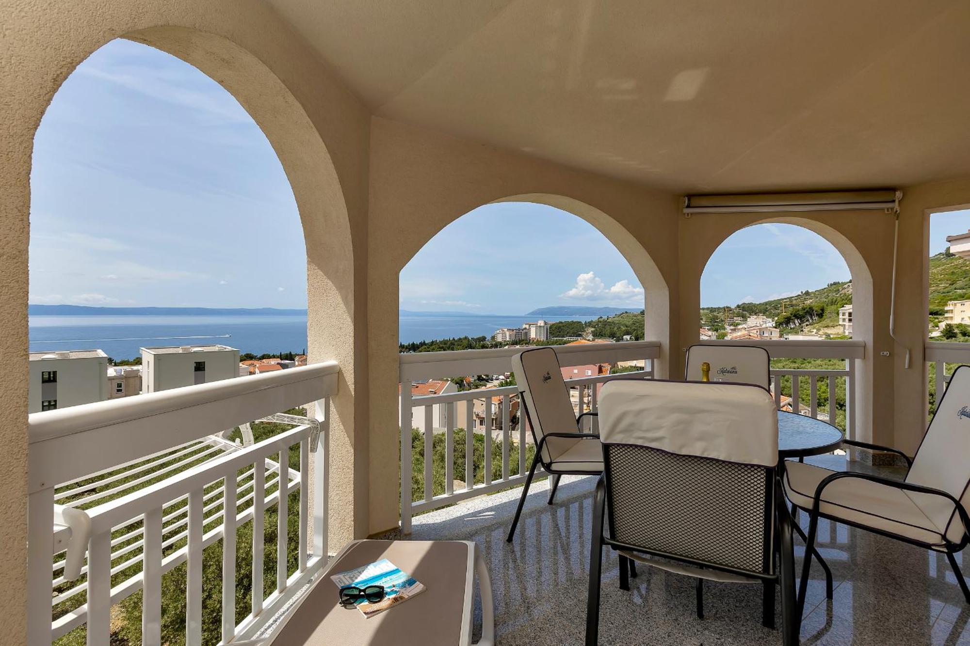 Apartments Villa Katarina Tucepi Bagian luar foto