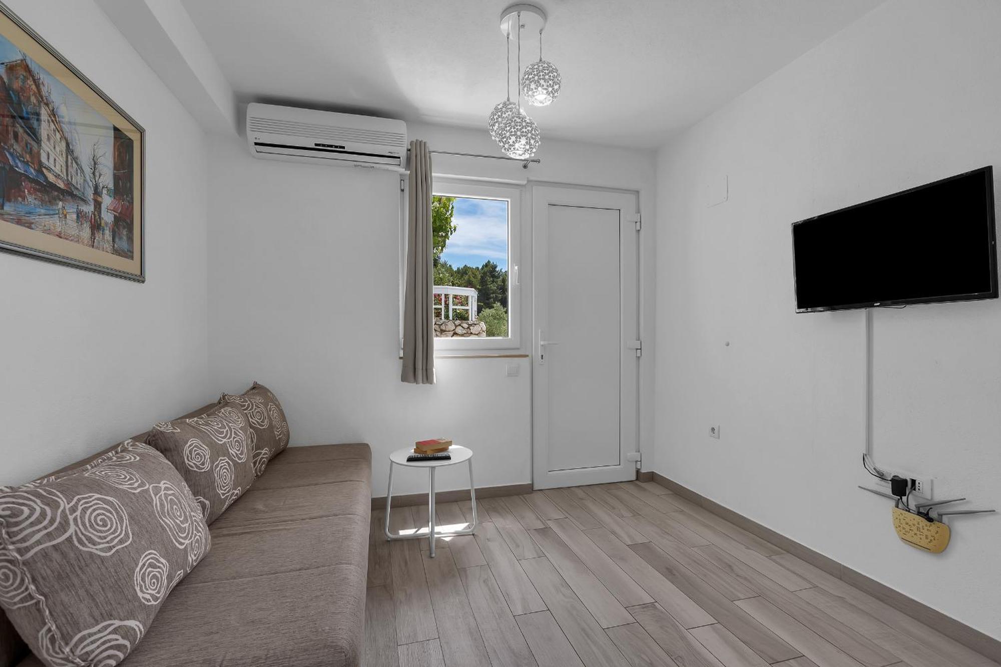 Apartments Villa Katarina Tucepi Ruang foto