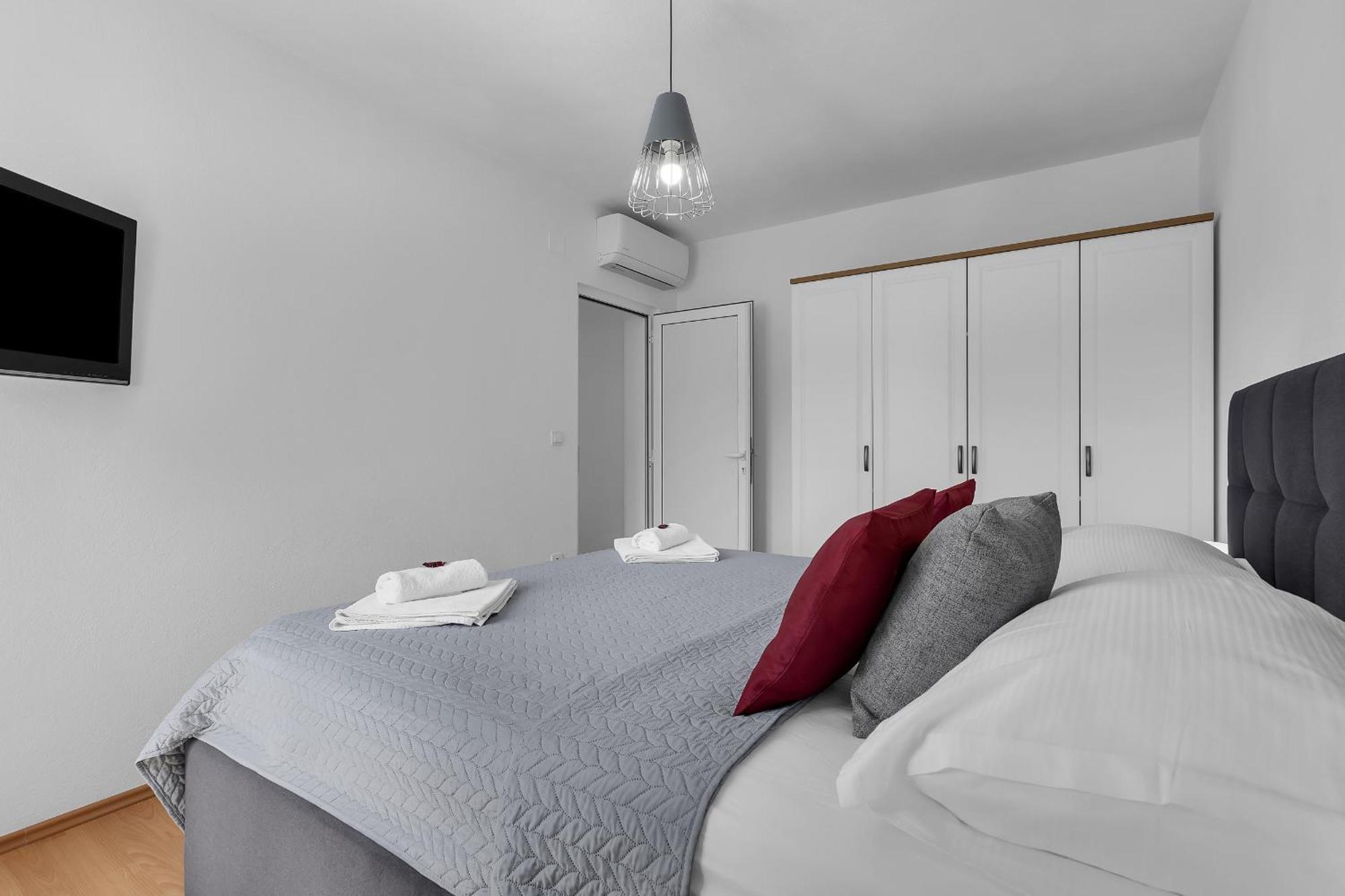 Apartments Villa Katarina Tucepi Bagian luar foto