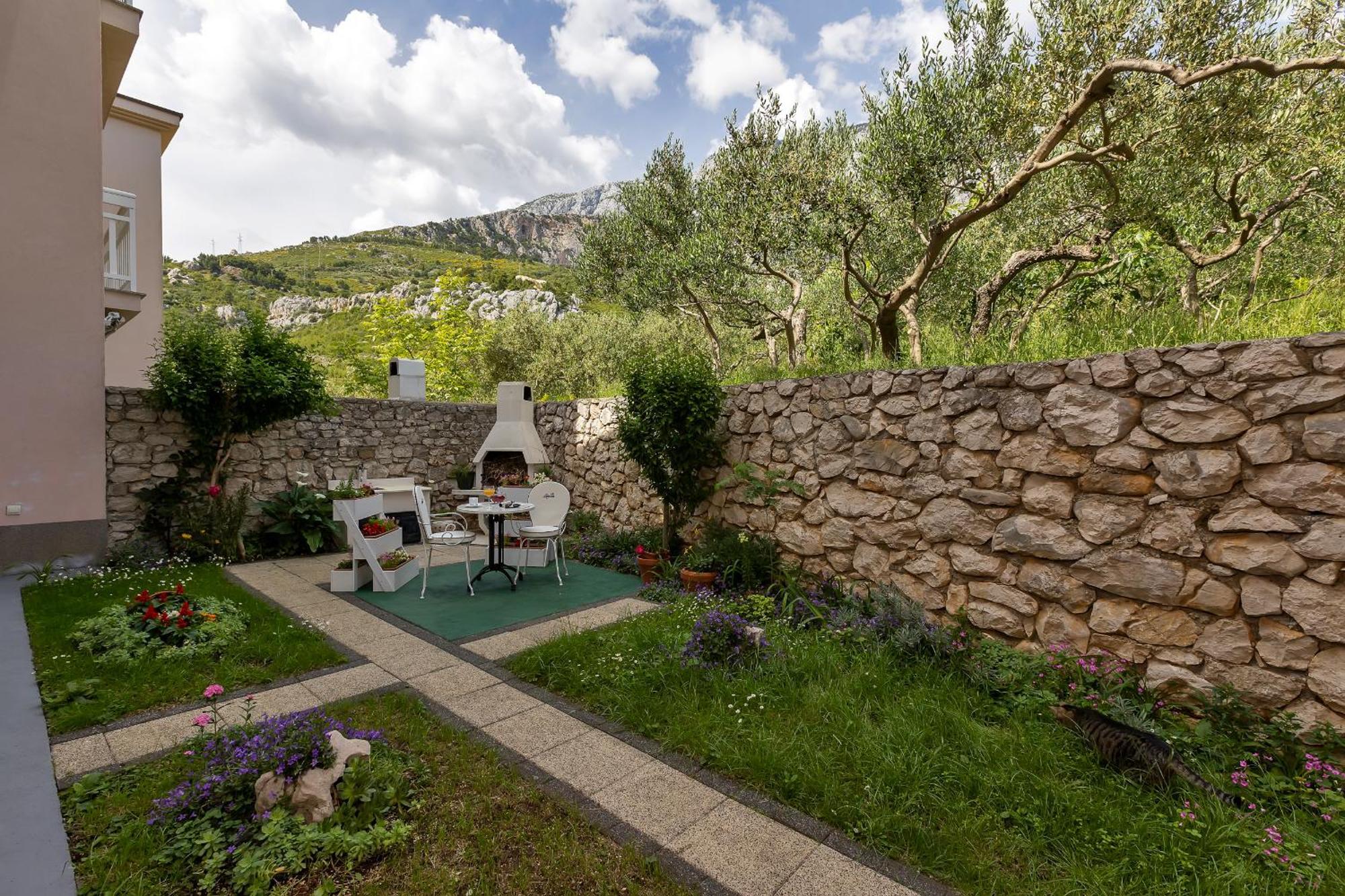 Apartments Villa Katarina Tucepi Bagian luar foto